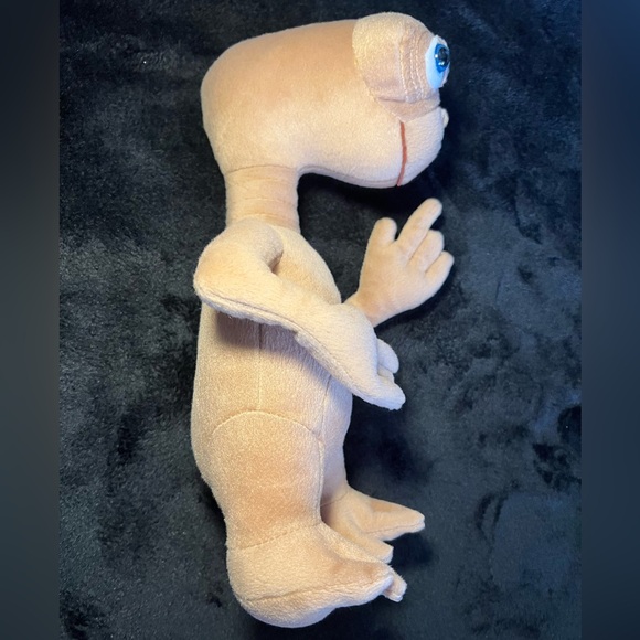 E.T. Extra Terrestrial ET 12” Plush, Toy Factory Licensed by Universal Studios ￼ - Picture 3 of 15